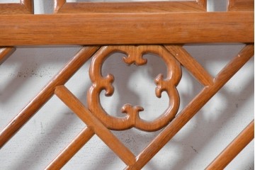 中古建具　中国　幾何学模様の透かし格子が印象的な中国格子1枚　(R-088436)
