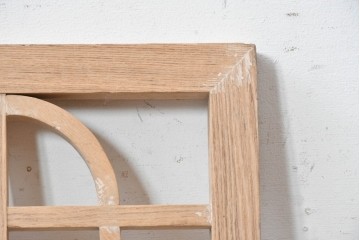 中古建具　中国　花の彫刻と丸みのある格子がやわらかな中国格子1枚　(R-088437)