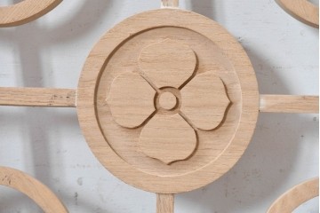 中古建具　中国　花の彫刻と丸みのある格子がやわらかな中国格子1枚　(R-088437)