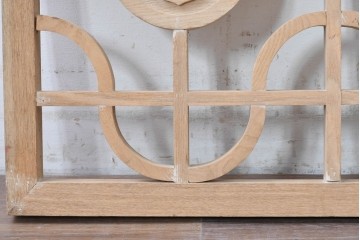 中古建具　中国　花の彫刻と丸みのある格子がやわらかな中国格子1枚　(R-088437)