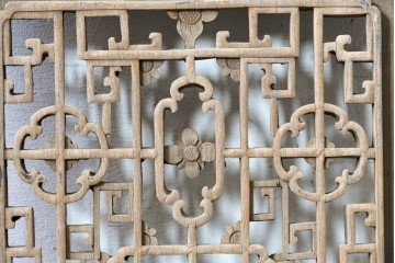 中国アンティーク建具　彫刻入り　花格子が華やかな中国格子1枚　(R-088441)