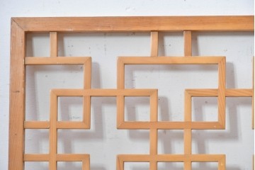 中古建具　中国　幾何学意匠がモダンな中国格子1枚　(R-088442)