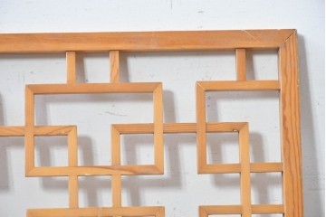 中古建具　中国　幾何学意匠がモダンな中国格子1枚　(R-088442)