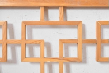 中古建具　中国　幾何学意匠がモダンな中国格子1枚　(R-088442)
