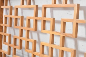 中古建具　中国　幾何学意匠がモダンな中国格子1枚　(R-088442)