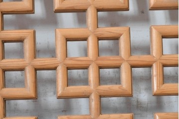 中国ヴィンテージ建具　幾何学意匠がモダンな中国格子1枚　(R-088443)