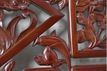 中古建具　中国　艶やかな木肌と麒麟の彫刻が目を引く中国格子1枚　(R-088444)
