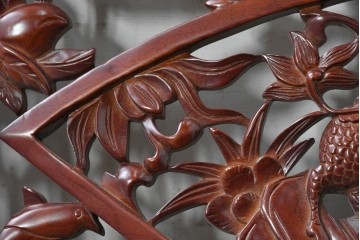 中古建具　中国　艶やかな木肌と麒麟の彫刻が目を引く中国格子1枚　(R-088444)