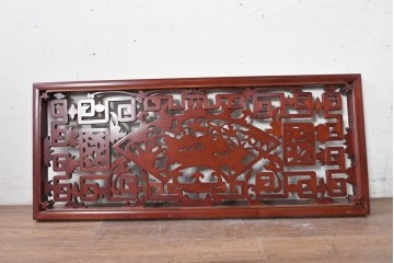 中古建具　中国　艶やかな木肌と麒麟の彫刻が目を引く中国格子1枚　(R-088444)