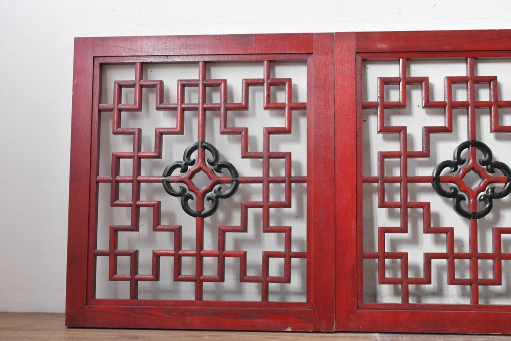 中古建具　中国　赤と黒の色使いが印象的な中国格子3枚セット　(R-088445)