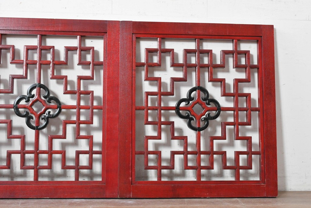 中古建具　中国　赤と黒の色使いが印象的な中国格子3枚セット　(R-088445)