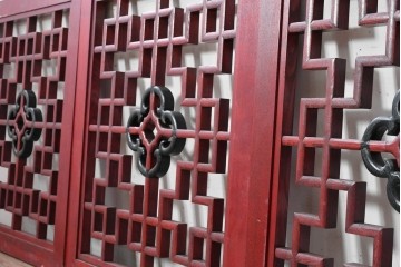 中古建具　中国　赤と黒の色使いが印象的な中国格子3枚セット　(R-088445)