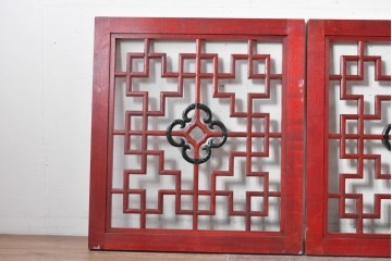 中古建具　中国　赤と黒の色使いが印象的な中国格子2枚セット　(R-088446)