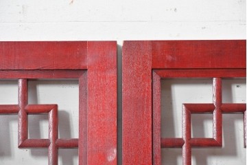 中古建具　中国　赤と黒の色使いが印象的な中国格子2枚セット　(R-088446)