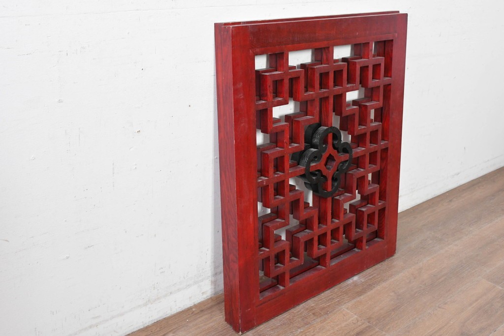 中古建具　中国　赤と黒の色使いが印象的な中国格子2枚セット　(R-088446)