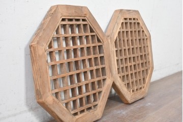中国アンティーク建具　格子と八角形のシルエットが印象的な装飾パネル2枚セット　(R-088448)
