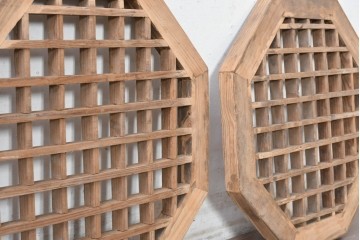 中国アンティーク建具　格子と八角形のシルエットが印象的な装飾パネル2枚セット　(R-088450)