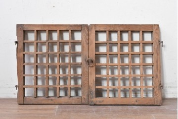 中国アンティーク建具　1900年頃　李朝風の端正なマス目格子が美しい窓2枚(1対)セット　(R-088456)