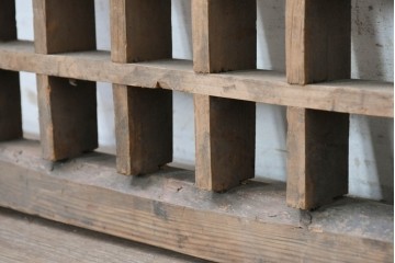 中国アンティーク建具　1900年頃　李朝風の端正なマス目格子が美しい窓2枚(1対)セット　(R-088456)