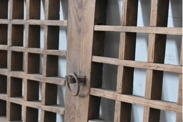 中国アンティーク建具　1900年頃　李朝風の端正なマス目格子が美しい窓2枚(1対)セット　(R-088456)