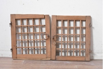 中国アンティーク建具　1900年頃　李朝風の端正なマス目格子が美しい窓2枚(1対)セット　(R-088457)