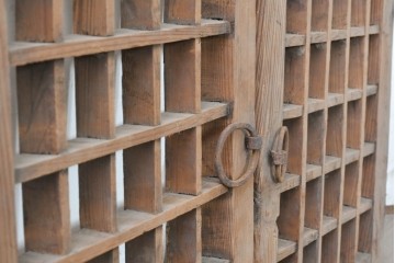 中国アンティーク建具　1900年頃　李朝風の端正なマス目格子が美しい窓2枚(1対)セット　(R-088457)