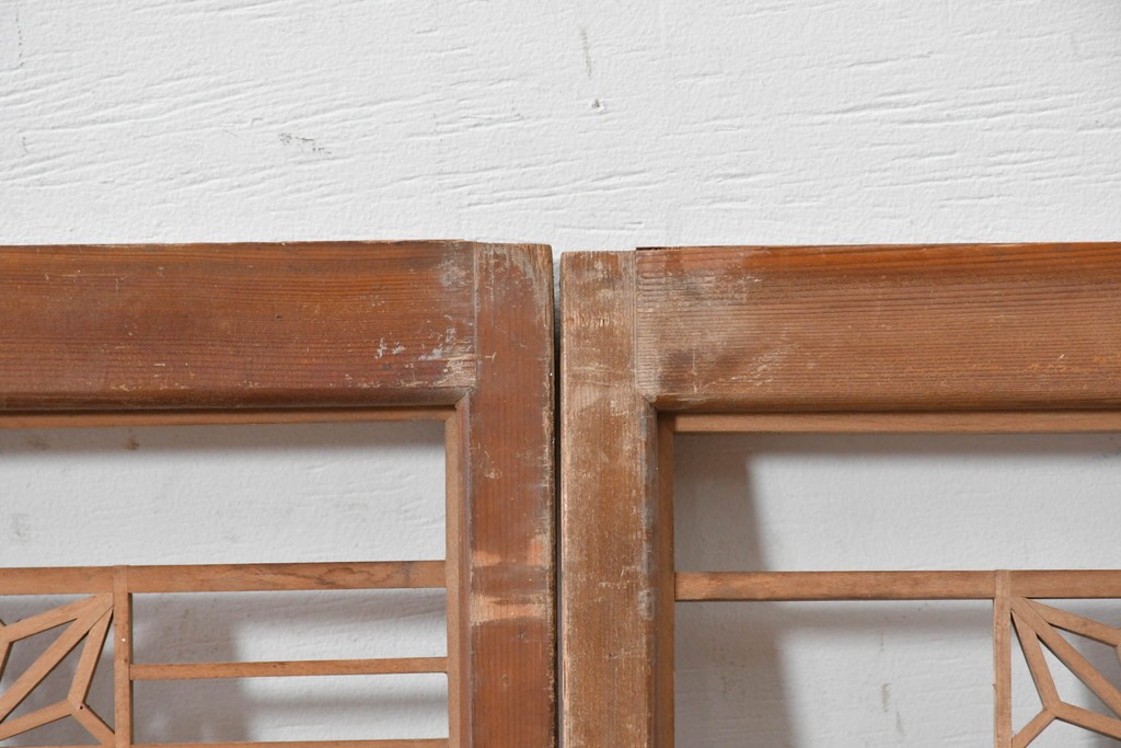 ヴィンテージ建具　昭和後期　幾何学模様と麻の葉組子が美しい小さな引き戸4枚セット　(R-088458)