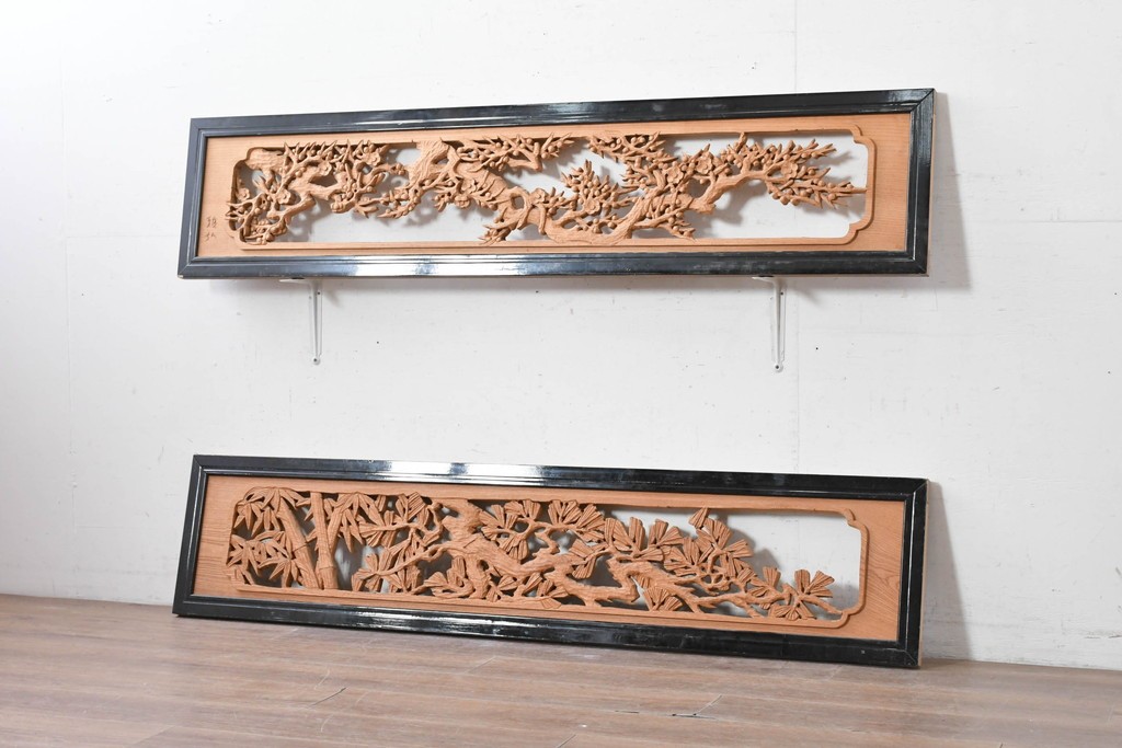 ヴィンテージ建具　昭和中期から昭和後期　欅(ケヤキ)材　雅弘作　松竹梅の彫刻が見事な欄間2枚セット　(R-088459)