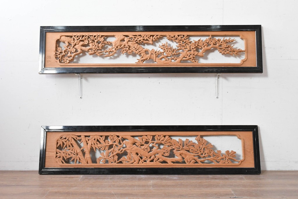 ヴィンテージ建具　昭和中期から昭和後期　欅(ケヤキ)材　雅弘作　松竹梅の彫刻が見事な欄間2枚セット　(R-088459)