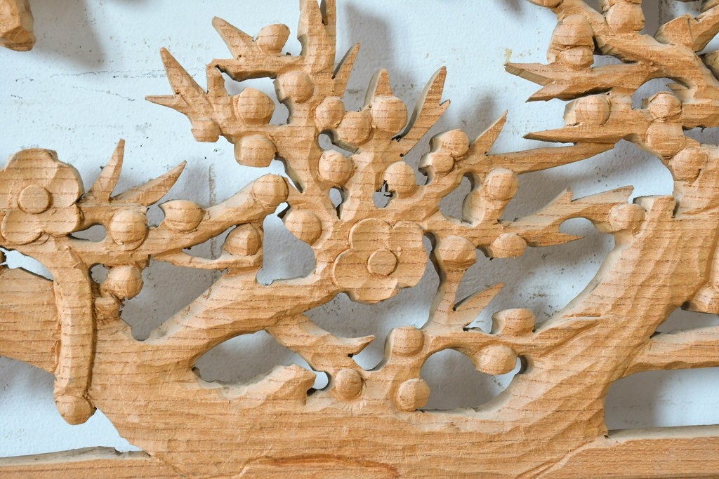 ヴィンテージ建具　昭和中期から昭和後期　欅(ケヤキ)材　雅弘作　松竹梅の彫刻が見事な欄間2枚セット　(R-088459)