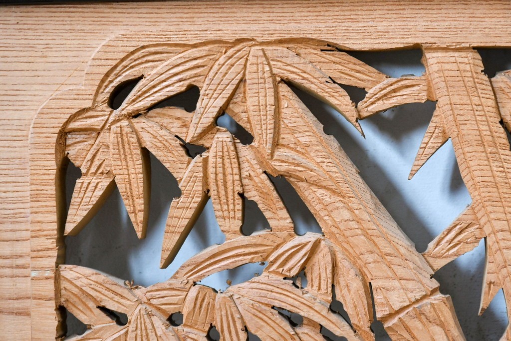 ヴィンテージ建具　昭和中期から昭和後期　欅(ケヤキ)材　雅弘作　松竹梅の彫刻が見事な欄間2枚セット　(R-088459)