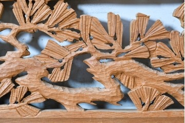 ヴィンテージ建具　昭和中期から昭和後期　欅(ケヤキ)材　雅弘作　松竹梅の彫刻が見事な欄間2枚セット　(R-088459)