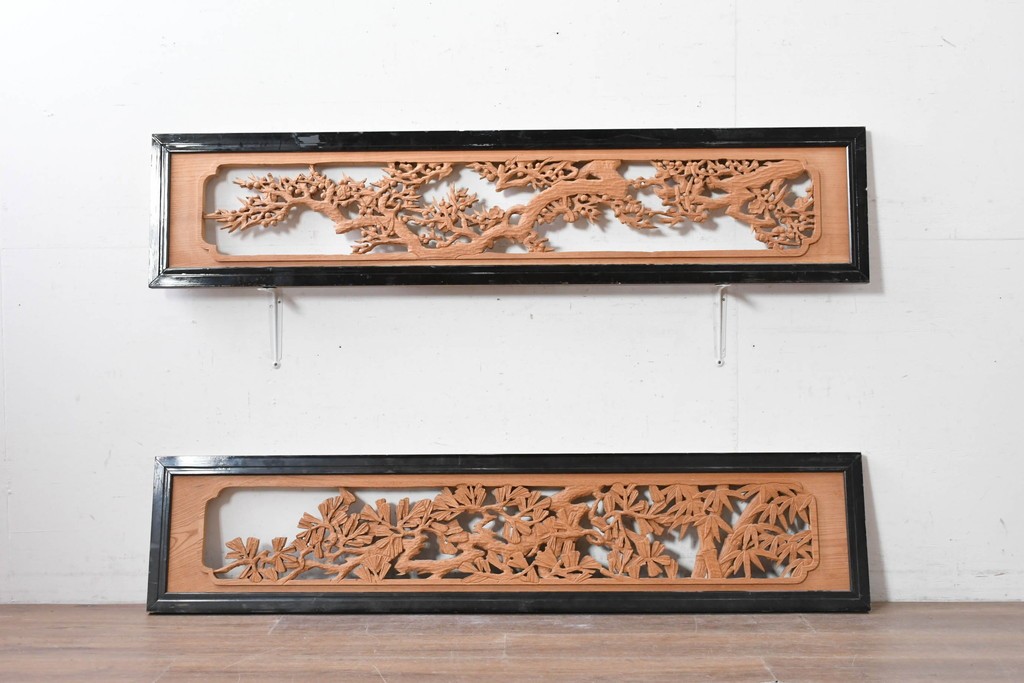 ヴィンテージ建具　昭和中期から昭和後期　欅(ケヤキ)材　雅弘作　松竹梅の彫刻が見事な欄間2枚セット　(R-088459)