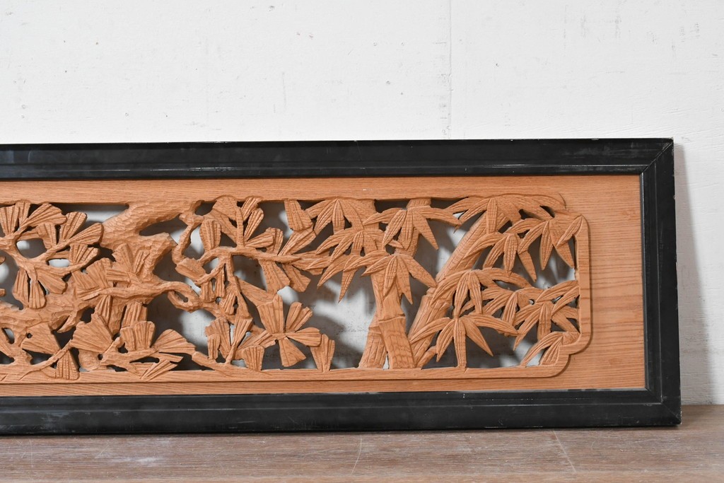 ヴィンテージ建具　昭和中期から昭和後期　欅(ケヤキ)材　雅弘作　松竹梅の彫刻が見事な欄間2枚セット　(R-088459)