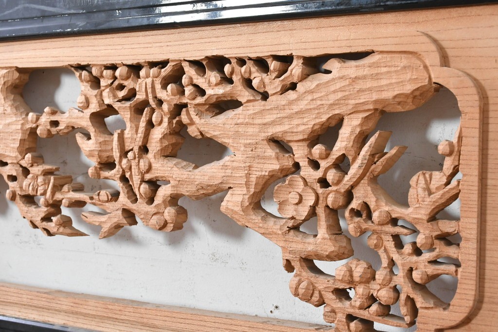 ヴィンテージ建具　昭和中期から昭和後期　欅(ケヤキ)材　雅弘作　松竹梅の彫刻が見事な欄間2枚セット　(R-088459)