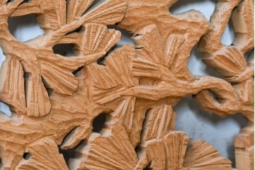 ヴィンテージ建具　昭和中期から昭和後期　欅(ケヤキ)材　雅弘作　松竹梅の彫刻が見事な欄間2枚セット　(R-088459)
