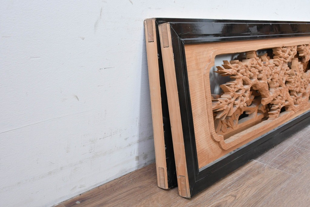 ヴィンテージ建具　昭和中期から昭和後期　欅(ケヤキ)材　雅弘作　松竹梅の彫刻が見事な欄間2枚セット　(R-088459)