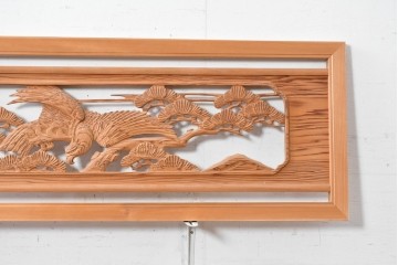 ヴィンテージ建具　昭和後期　松に鷹の図柄が存在感を放つ欄間2枚セット　(R-088460)