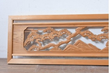 ヴィンテージ建具　昭和後期　松に鷹の図柄が存在感を放つ欄間2枚セット　(R-088460)
