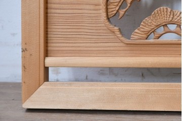 ヴィンテージ建具　昭和後期　松に鷹の図柄が存在感を放つ欄間2枚セット　(R-088460)
