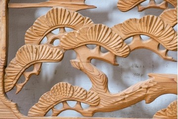 ヴィンテージ建具　昭和後期　松に鷹の図柄が存在感を放つ欄間2枚セット　(R-088460)