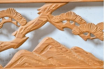 ヴィンテージ建具　昭和後期　松に鷹の図柄が存在感を放つ欄間2枚セット　(R-088460)