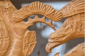 ヴィンテージ建具　昭和後期　松に鷹の図柄が存在感を放つ欄間2枚セット　(R-088460)