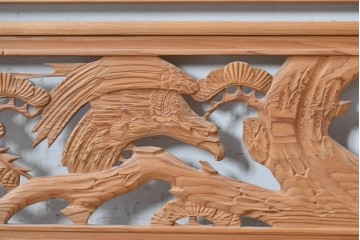 ヴィンテージ建具　昭和後期　松に鷹の図柄が存在感を放つ欄間2枚セット　(R-088460)