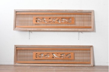 ヴィンテージ建具　昭和後期　松の木に鷹　縦繁格子と彫刻の欄間2枚セット　(R-088462)