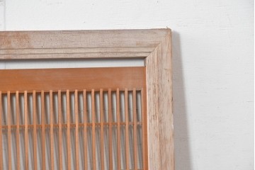 ヴィンテージ建具　昭和後期　松の木に鷹　縦繁格子と彫刻の欄間2枚セット　(R-088462)