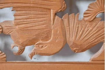 ヴィンテージ建具　昭和後期　松の木に鷹　縦繁格子と彫刻の欄間2枚セット　(R-088462)