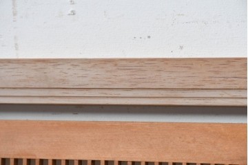 ヴィンテージ建具　昭和後期　松の木に鷹　縦繁格子と彫刻の欄間2枚セット　(R-088462)