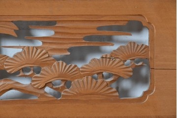 ヴィンテージ建具　昭和後期　松の木に鷹　縦繁格子と彫刻の欄間2枚セット　(R-088462)