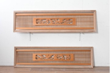 ヴィンテージ建具　昭和後期　松の木に鷹　縦繁格子と彫刻の欄間2枚セット　(R-088462)